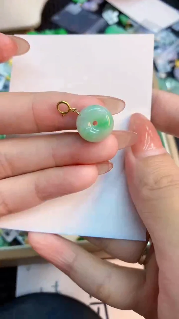 翡翠未镶嵌颈饰           1