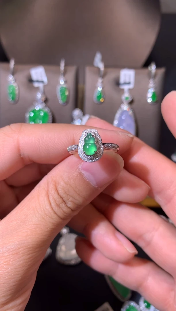 【闪购商品】翡翠吊坠(不含链)18K金镶嵌戒指