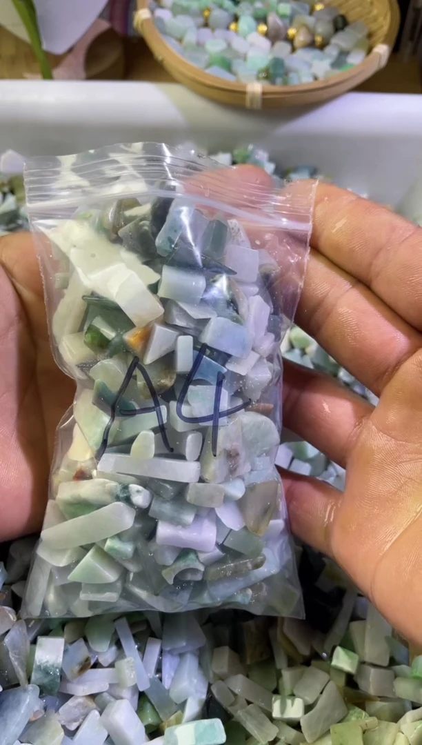 【闪购商品】翡翠颈饰未镶嵌缅甸天然翡翠边角小号500克A4