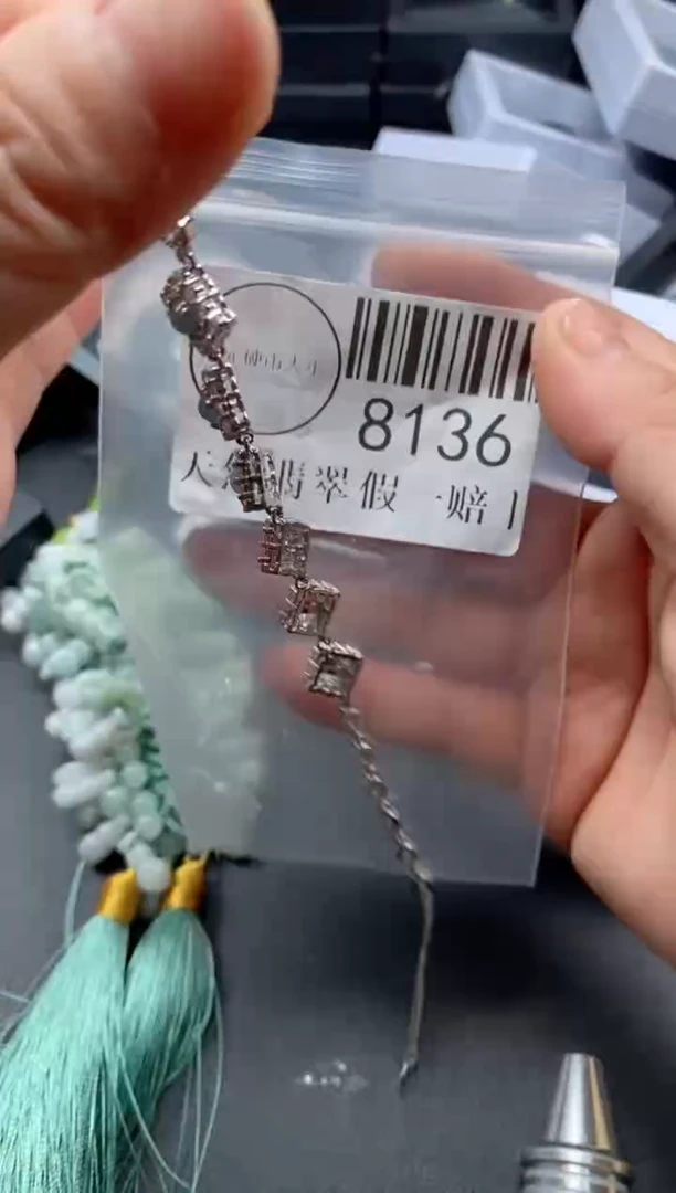 吊坠(不含链)未镶嵌翡翠8136