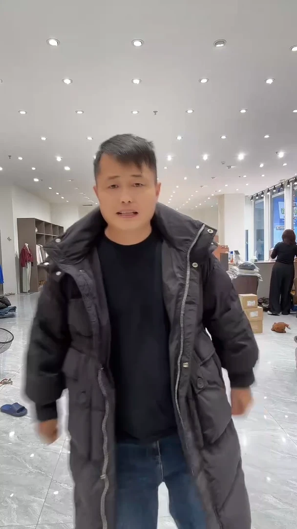 072黑色女士长款羽绒服