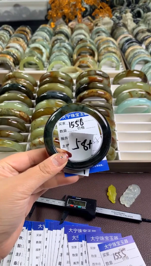 【闪购商品】蛇纹石玉手镯未镶嵌1556