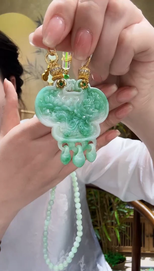颈饰未镶嵌翡翠吊坠