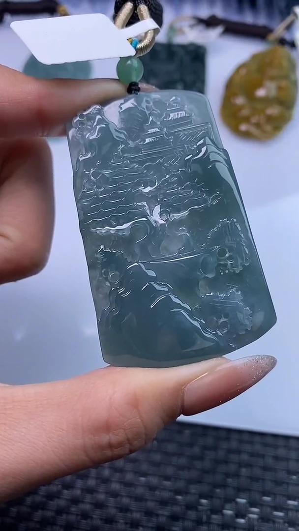 颈饰未镶嵌翡翠