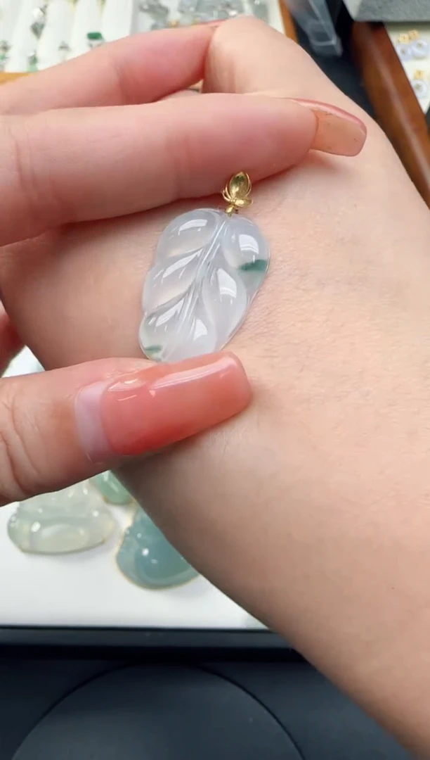 【闪购商品】翡翠颈饰18K金镶嵌TZG0118320