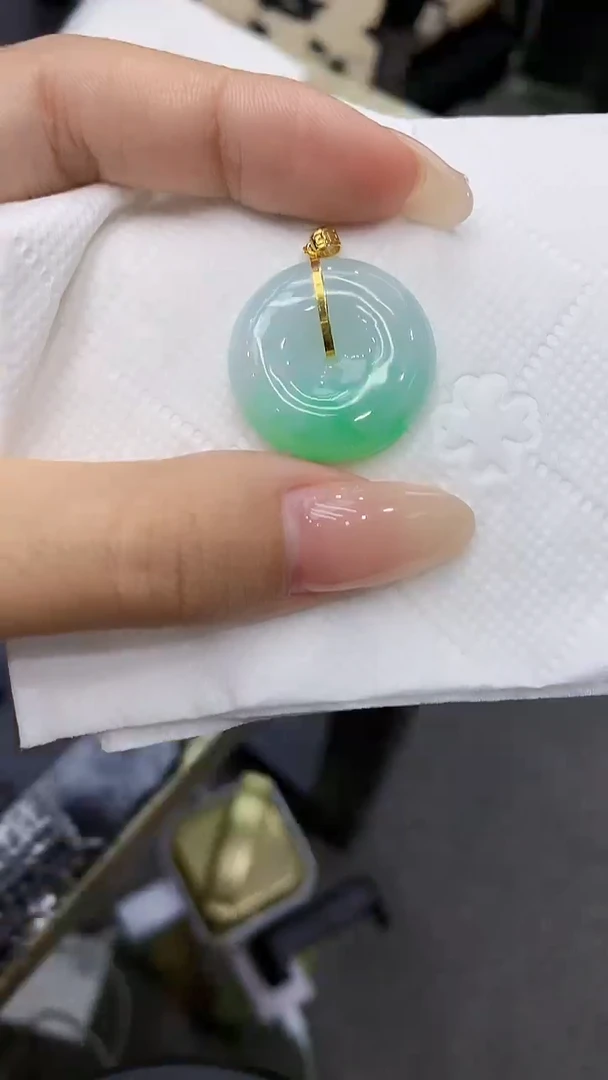 翡翠18K金镶嵌颈饰111111111111