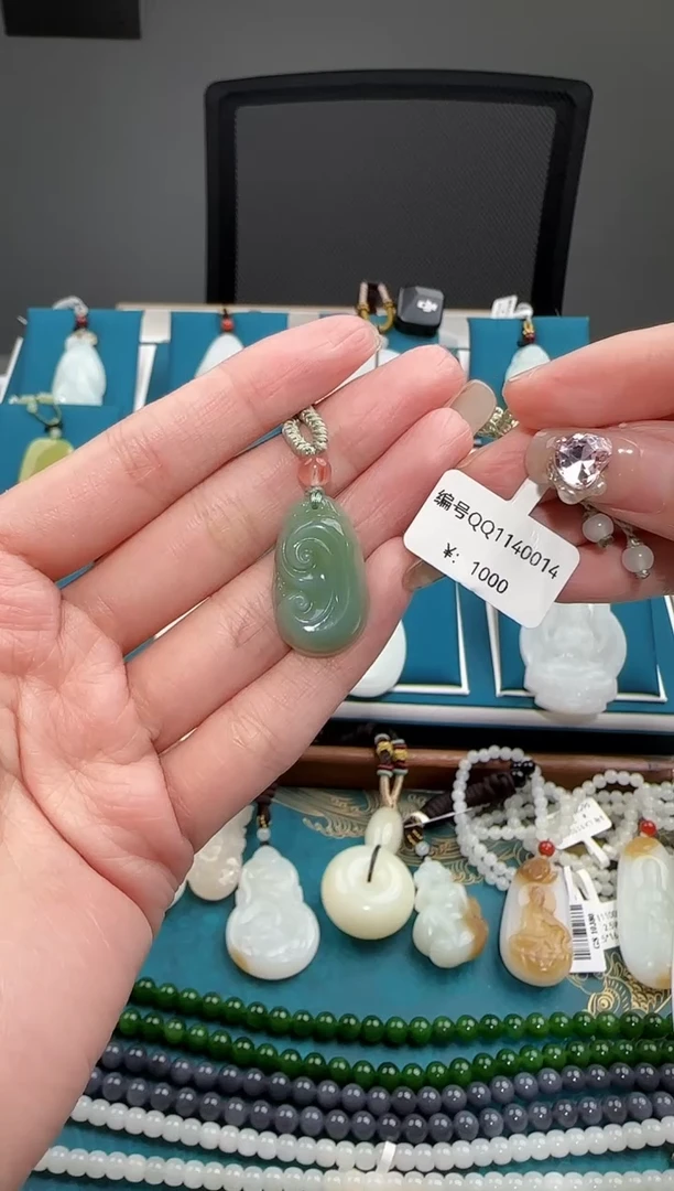 颈饰未镶嵌和田玉吊坠QQ