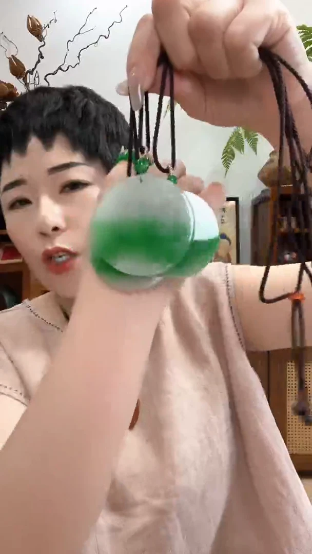 翡翠未镶嵌颈饰073