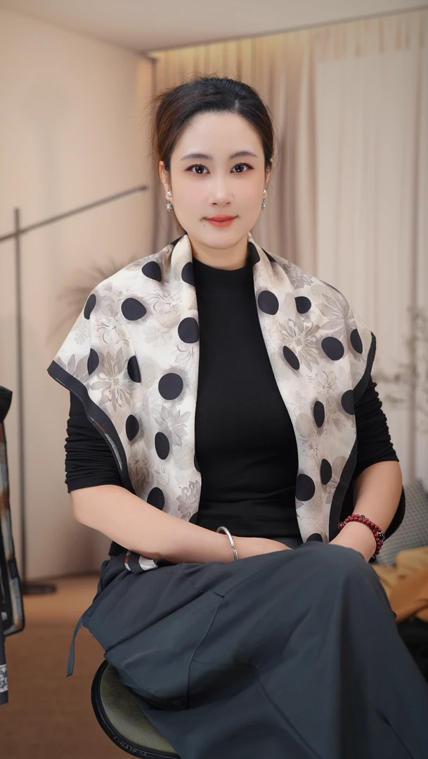 K（绿扣）【花间絮语】-P12 时尚磨毛绒双面异色85*85百搭舒适围巾