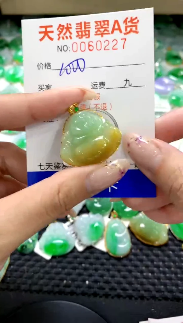 翡翠18K金镶嵌颈饰1111111111111111