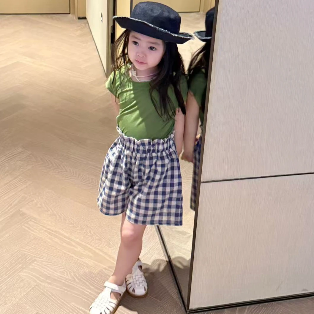 小思家女童2025夏季新款韩版简约百搭纯色短袖T恤格子短裤套装