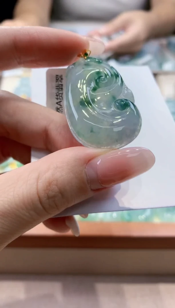 颈饰18K金镶嵌翡翠天然缅甸a货翡翠