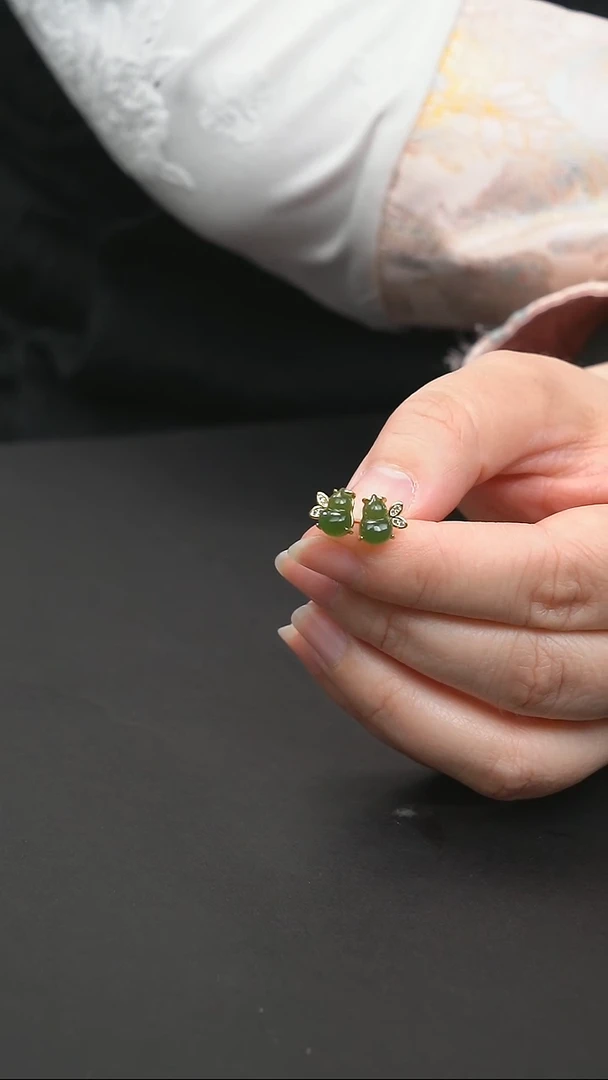 【闪购商品】和田玉耳钉银S925镶嵌碧玉葫芦