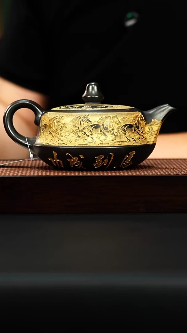 茶壶紫砂宜兴紫砂 曲壶 石黄 马到成功