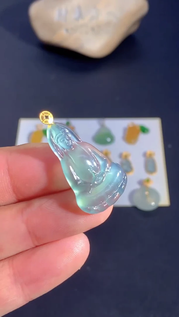 颈饰18K金镶嵌翡翠