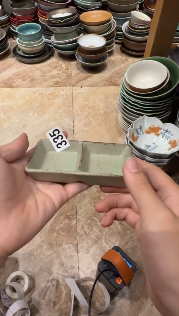 瓷存***y335绿影双格味碟1个