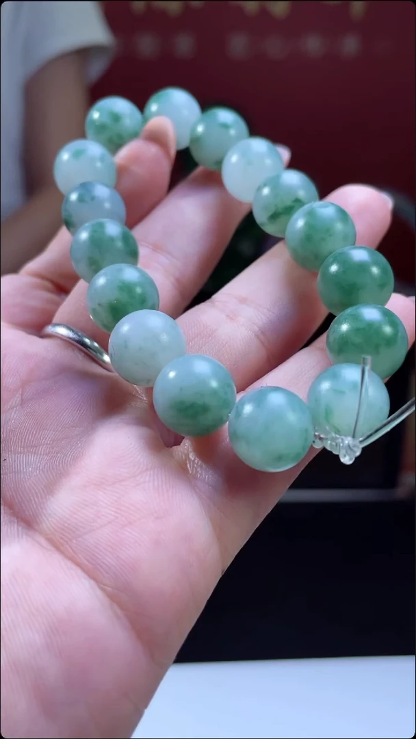 定制翡翠未镶嵌手串