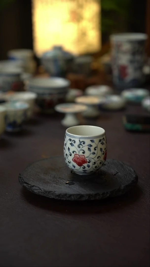 景德镇全手工手绘青花釉里红握手杯