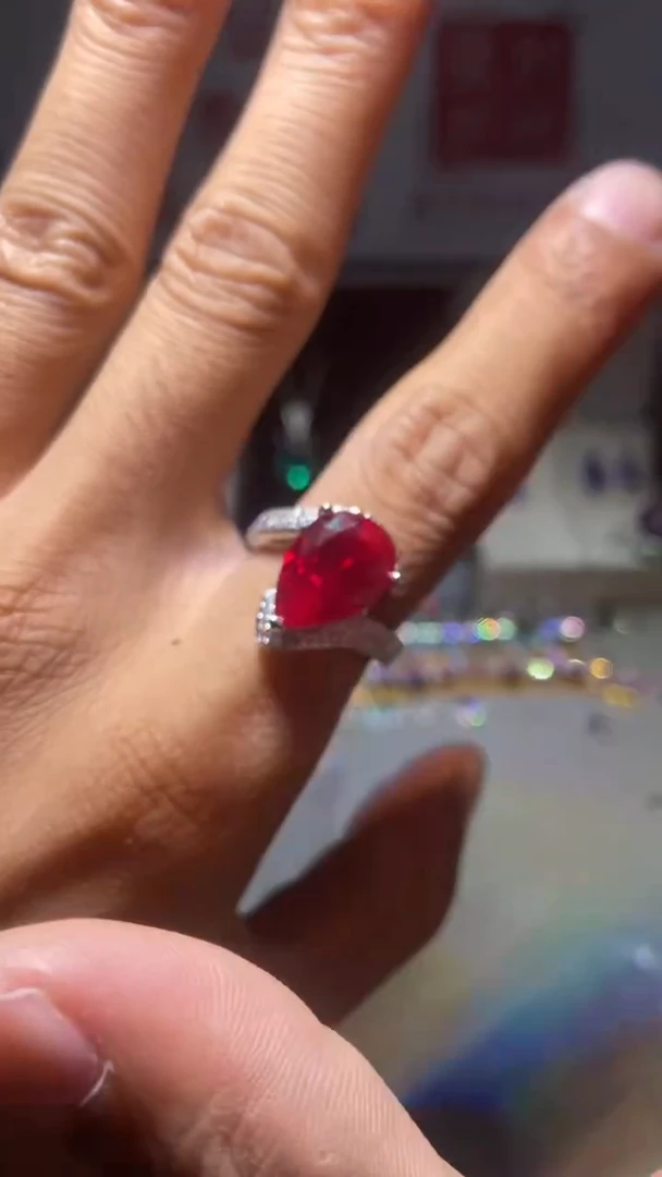 铂Pt950镶嵌戒指红宝石SHUIDI