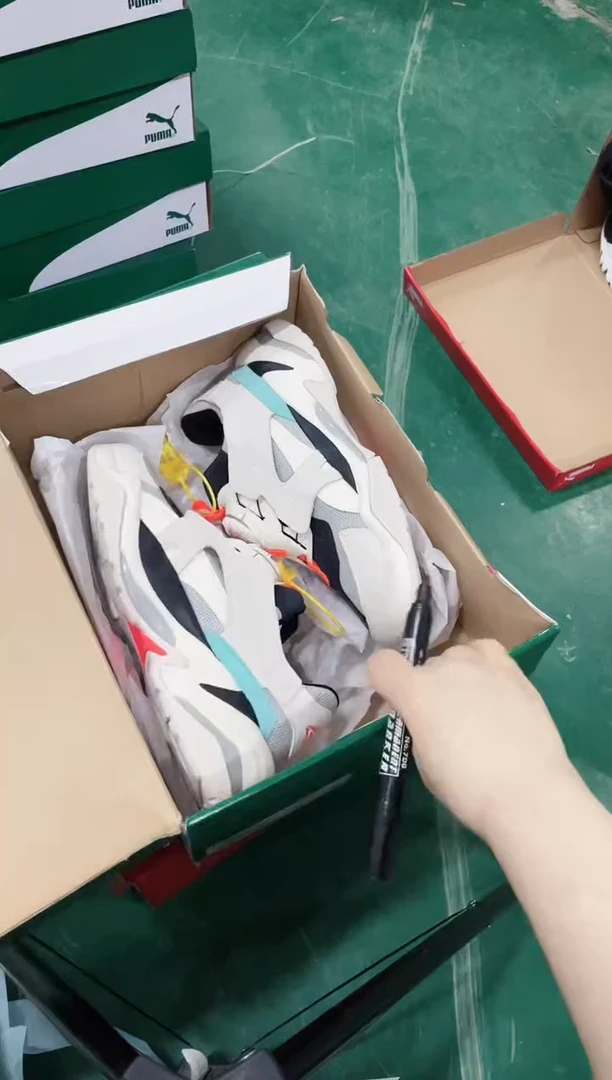 彪马时尚运动休闲鞋37M  EE150
