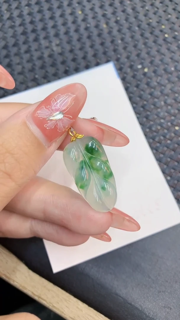 颈饰18K金镶嵌翡翠1