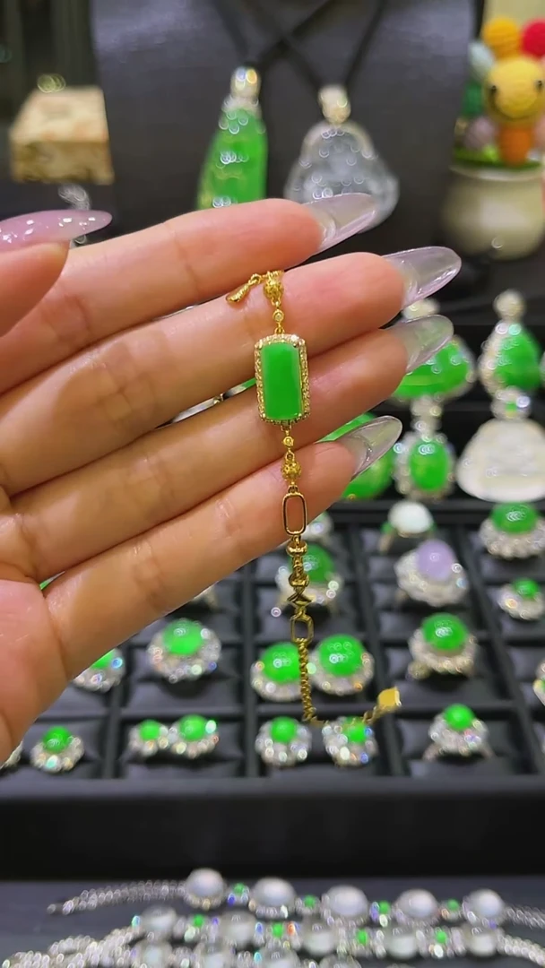 18K金镶嵌手链翡翠手链