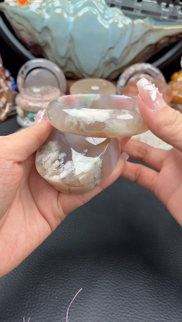 石英质玉手镯（圆镯）未镶嵌59