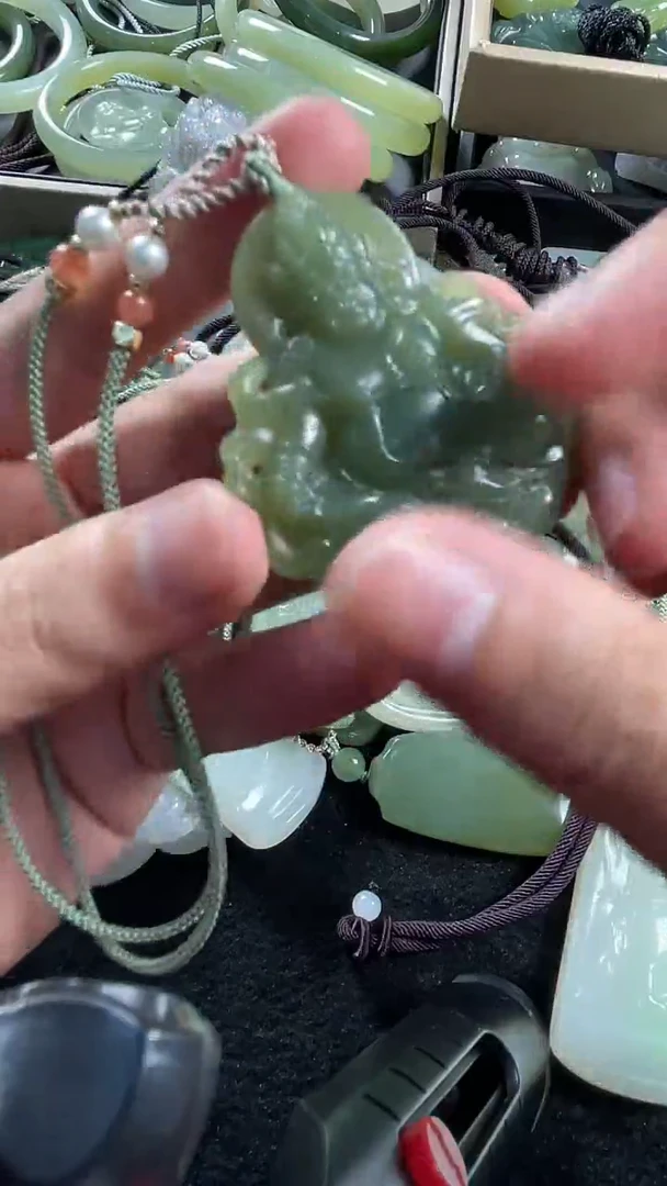 颈饰未镶嵌和田玉财神