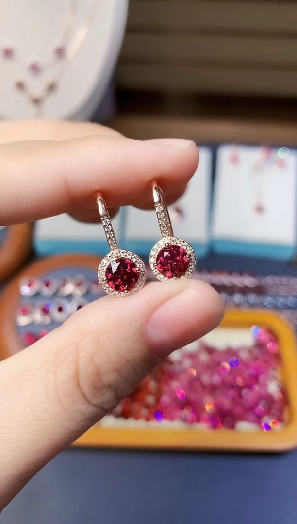 银S925镶嵌耳钩石榴石天然镁铝