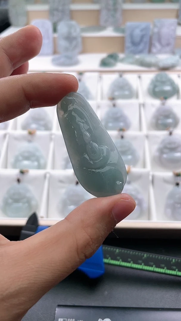 翡翠未镶嵌颈饰..../6/1/ 385