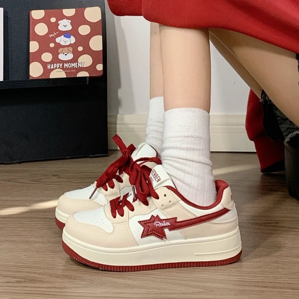 人本女鞋小白鞋女2025新款爆款星星潮流鞋子时尚小众设计运动潮鞋