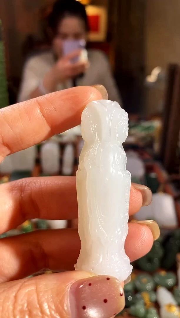 吊坠(赠链)未镶嵌和田玉.