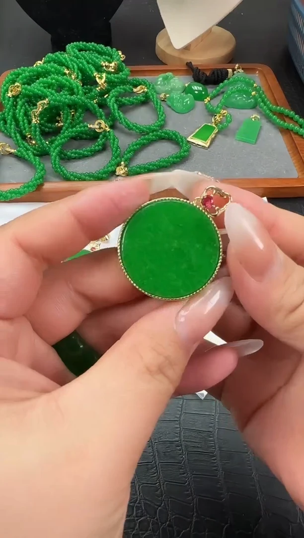 未镶嵌翡翠耳饰大红无事牌吊坠