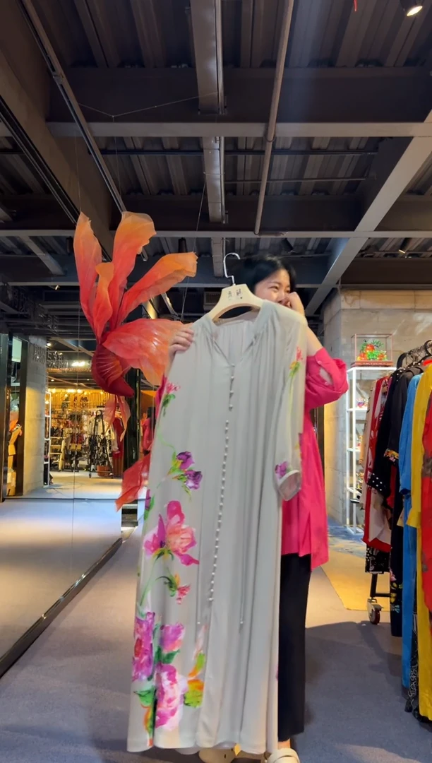 套头灰色定位花连衣裙