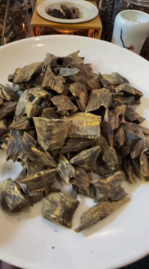 【闪购商品】沉香摆件棋楠张勺子块料102克