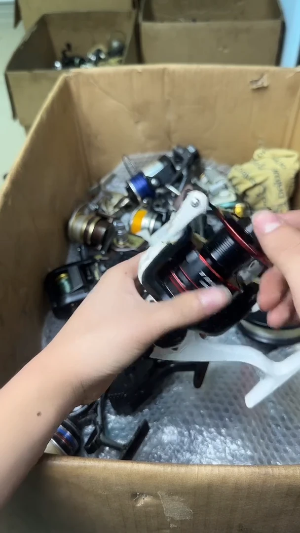 用****2成色直播间都展示过，看清楚了再下单。孤品微瑕钓鱼轮
