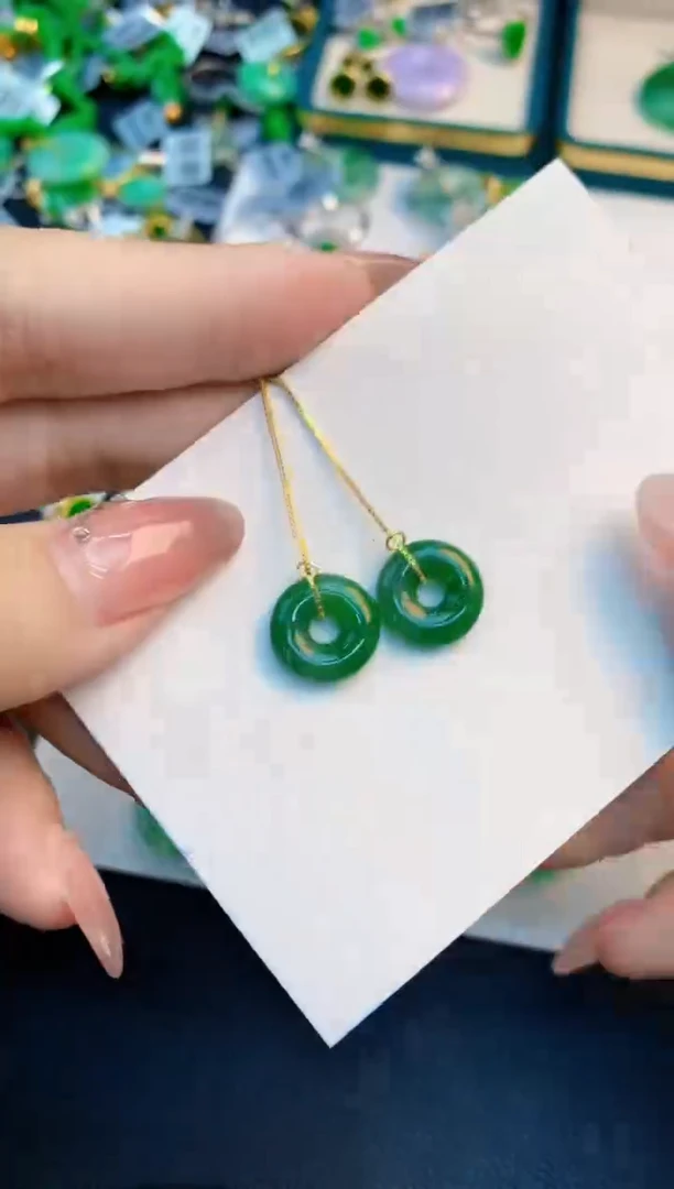 翡翠未镶嵌颈饰1