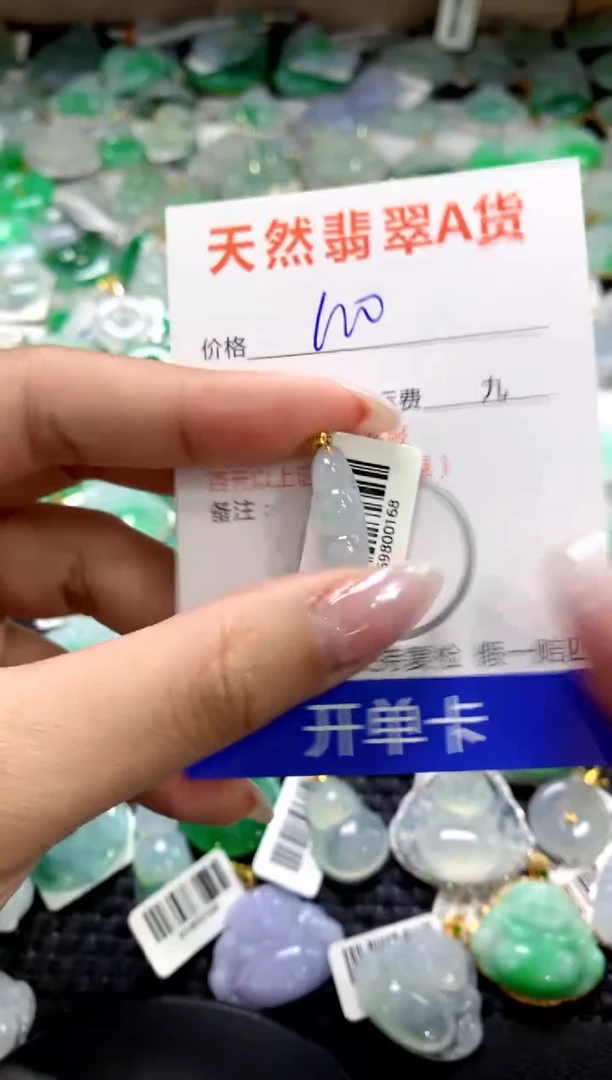 颈饰18K金镶嵌翡翠1111111111111111
