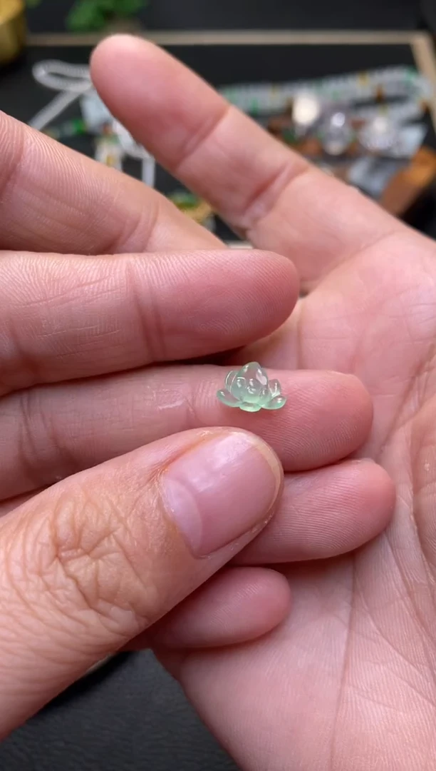 颈饰未镶嵌翡翠好****?净货40899