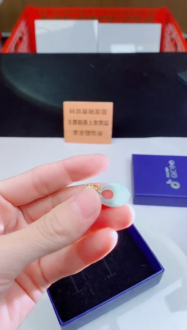 颈饰未镶嵌翡翠   ·