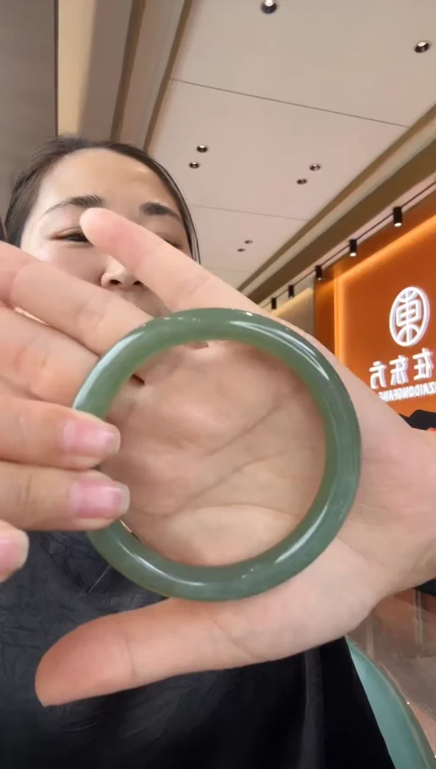 未镶嵌手镯和田玉吼*美绿镯62