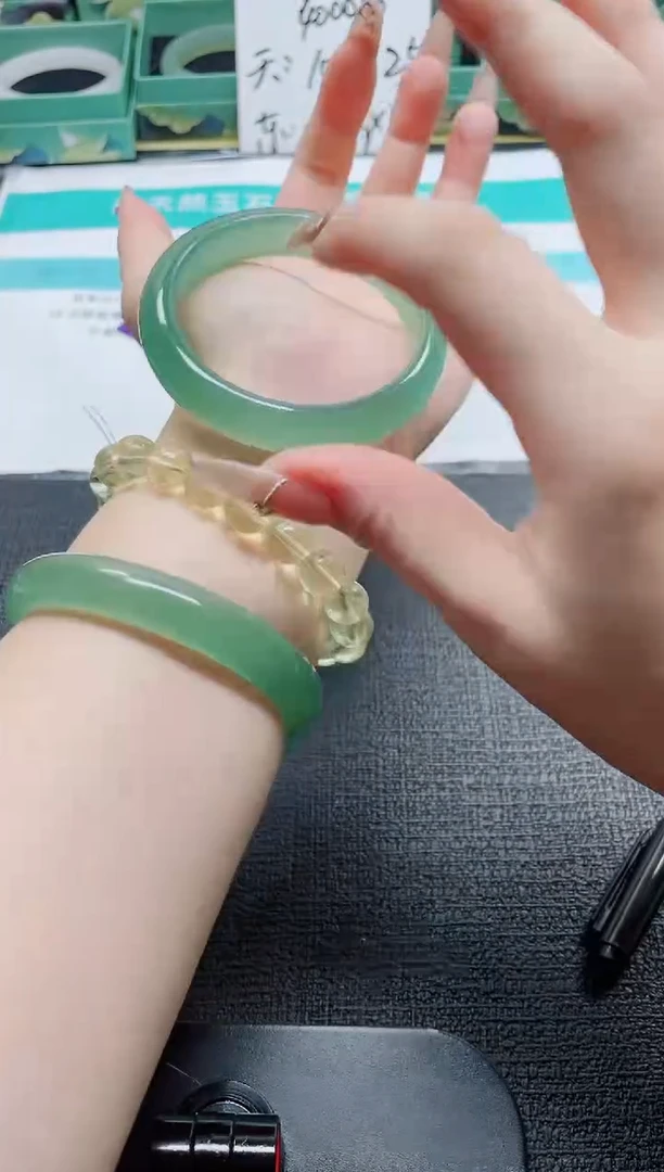 未镶嵌手镯石英质玉177-58