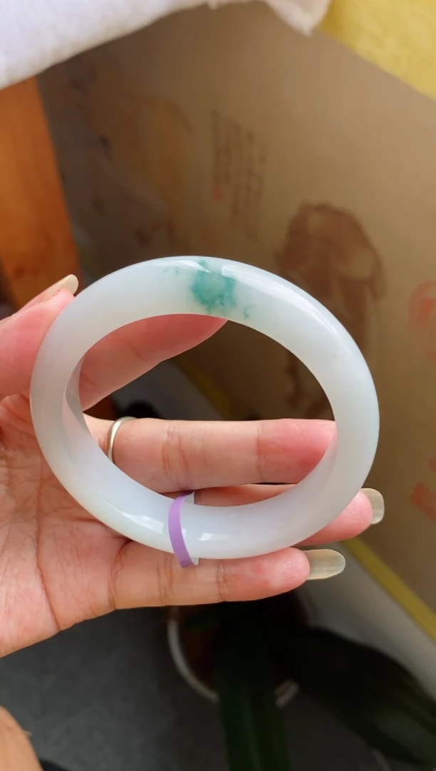 翡翠手镯未镶嵌（十星强推）牛奶底飘花27号