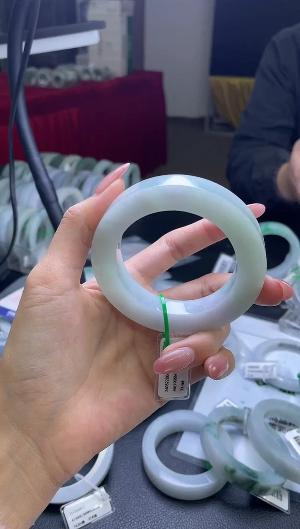 未镶嵌手镯定制翡翠豪*手镯