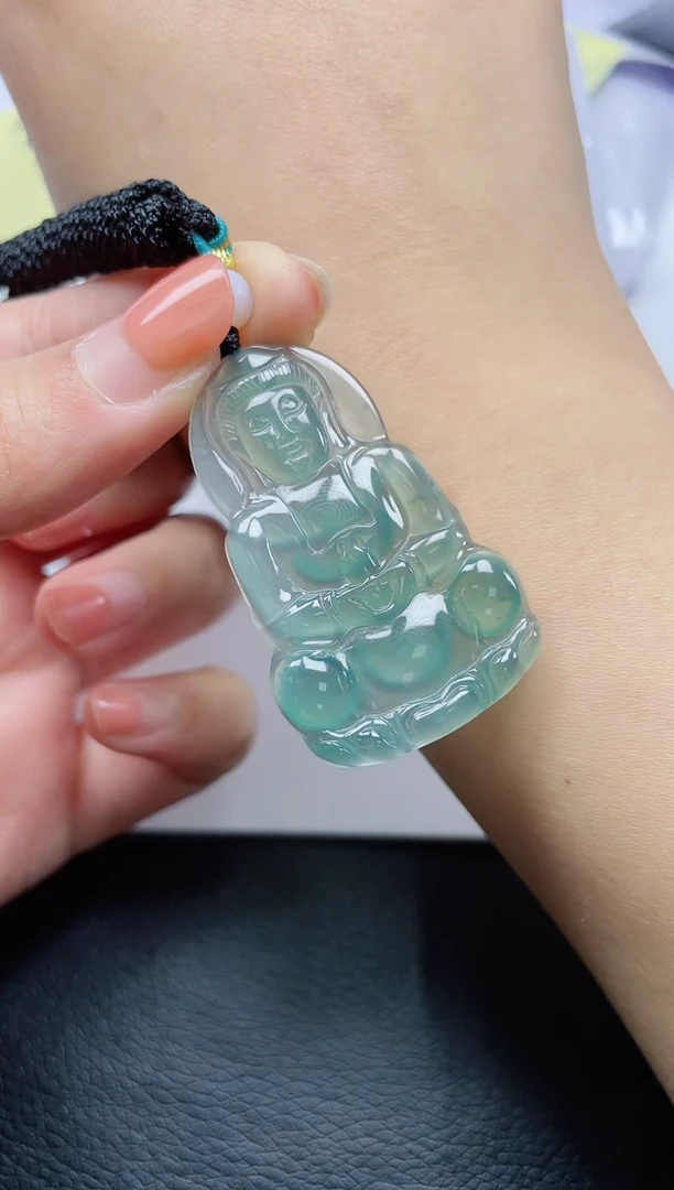 翡翠未镶嵌颈饰