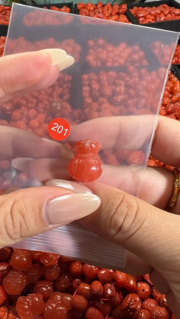 颈饰未镶嵌南红玛瑙1