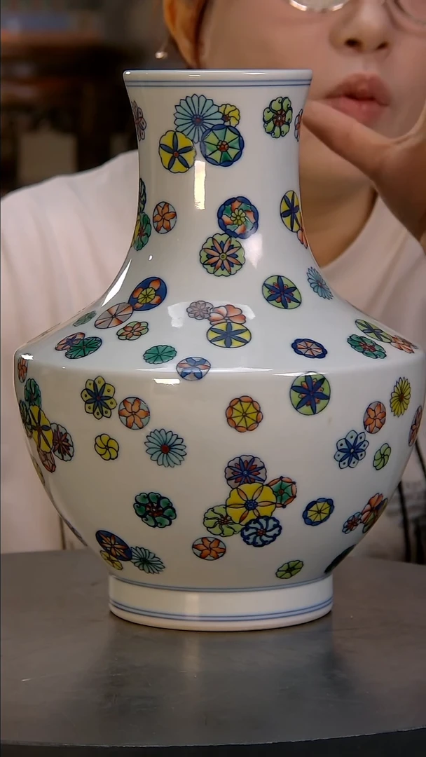 摆件吉**兔皮球花赏瓶