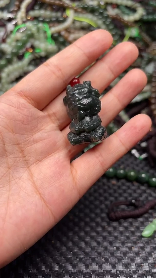 和田玉未镶嵌颈饰1