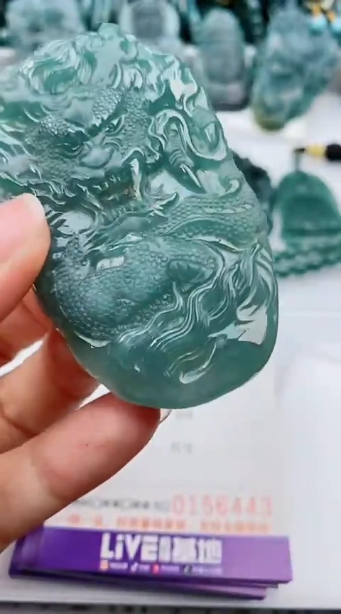翡翠未镶嵌颈饰