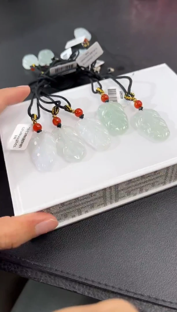 未镶嵌挂件翡翠边城刀客/403605/多样性发一